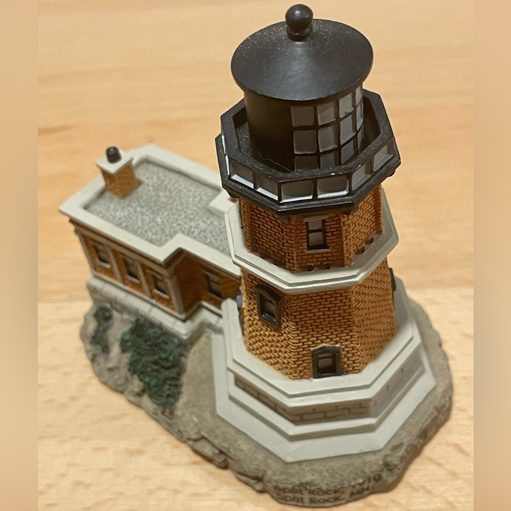 Split Rock Lighthouse, Minnesota. Lefton CCM11235. 1999 Resin Collectable.